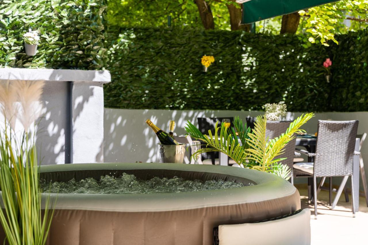 Oasis Luxury Apartment With Terrarce And Jacuzzi Split Bagian luar foto
