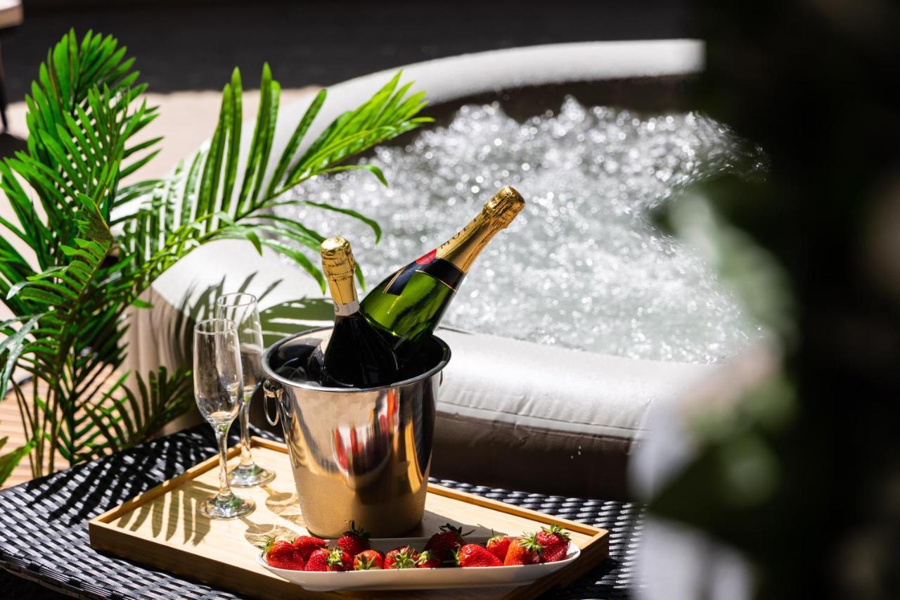 Oasis Luxury Apartment With Terrarce And Jacuzzi Split Bagian luar foto