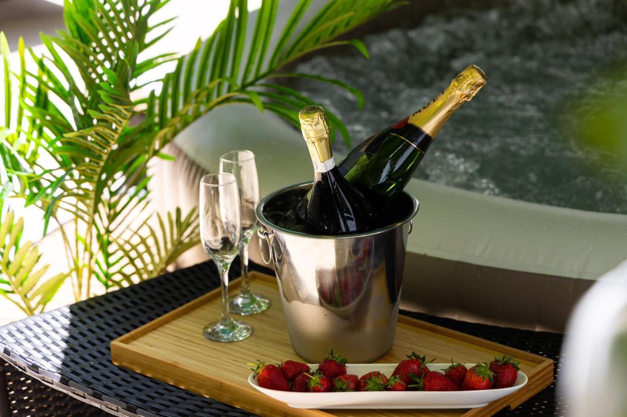 Oasis Luxury Apartment With Terrarce And Jacuzzi Split Bagian luar foto